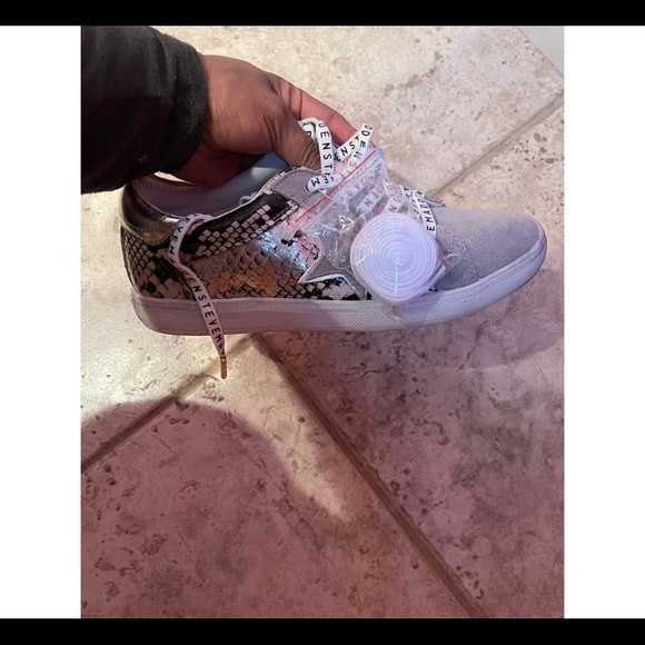 STEVE MADDEN AMALFI STAR SNEAKERS SIZE 8 1/5 ⚫️ - Picture 4 of 8